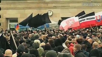 Nazis Maschieren Durch Dresden (Abstoßend)
