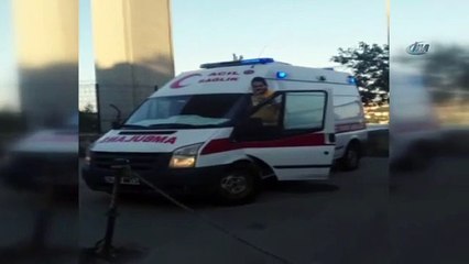 Ambulans şoföründen anonsla babalar günü kutlaması