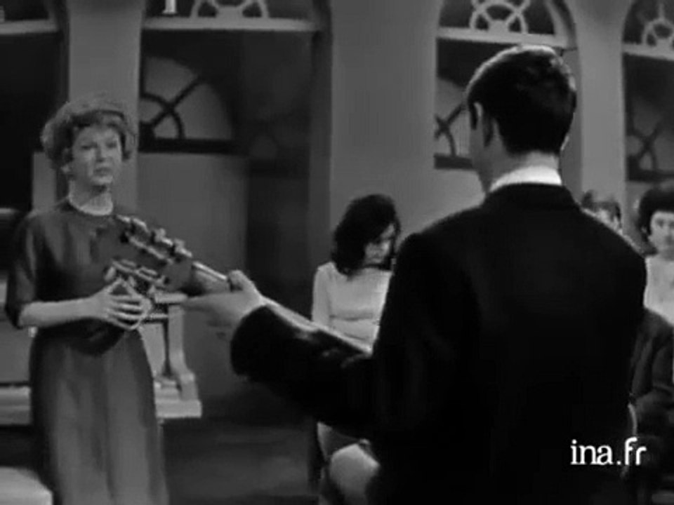 Daniel Prévost chante "Autobus et curé" façon Brassens (La France Révolue)