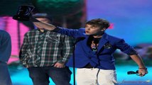 Justin Bieber Kissing Selena Gomez At Billboard Awards