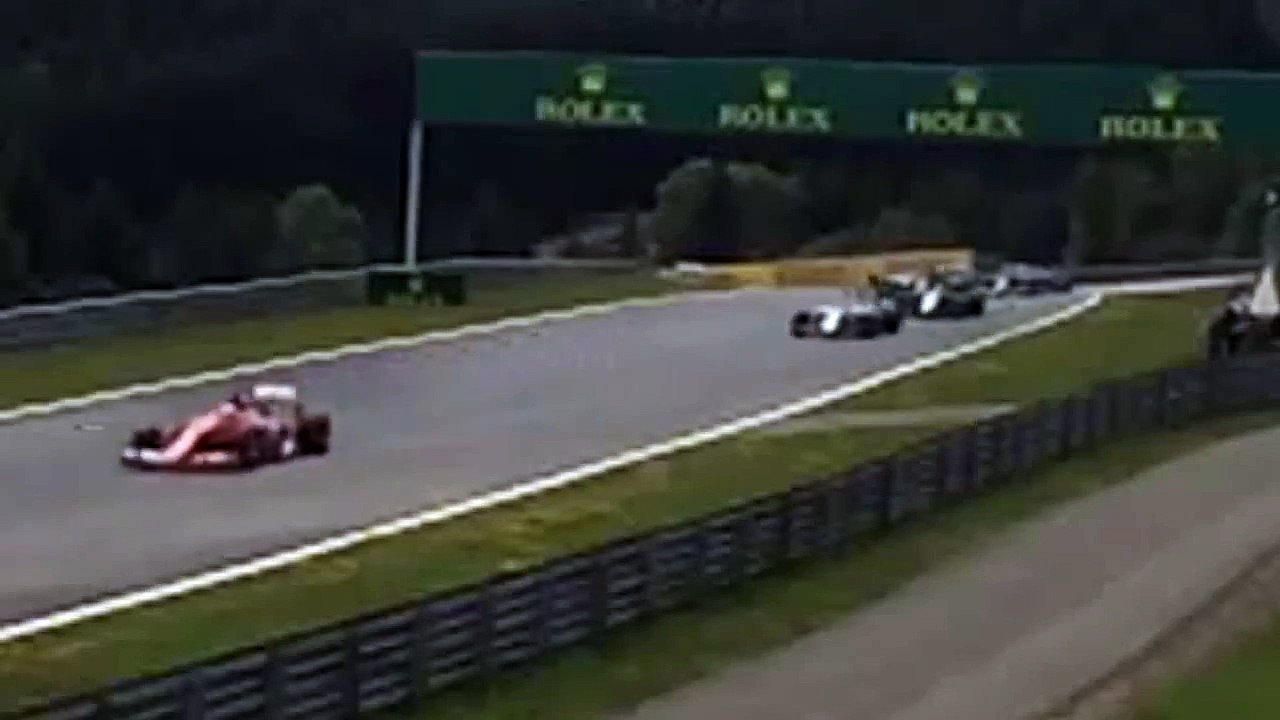 أصطدام رايكونن بألونسو فى جائزة النمسا 2015 مع كاميرا احد الهواه