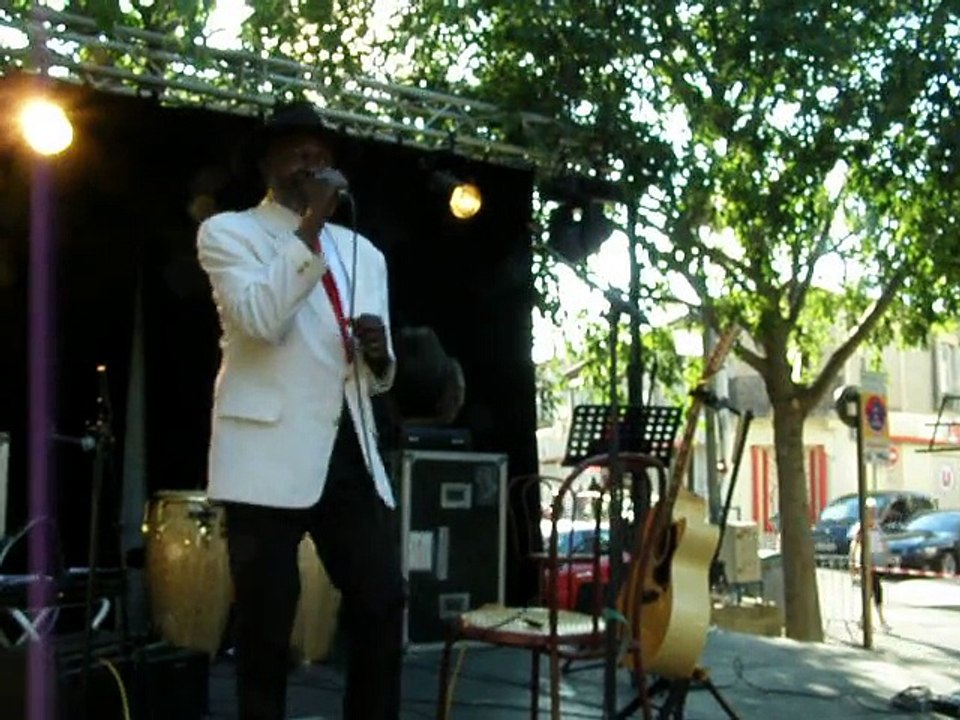 CHANSON DE L AUVERGNAT . BRASSENS EN VERSION ZOUK PAR ZOGO D EWONDO . FETE DE LA MUSIK A NIMES . 2015