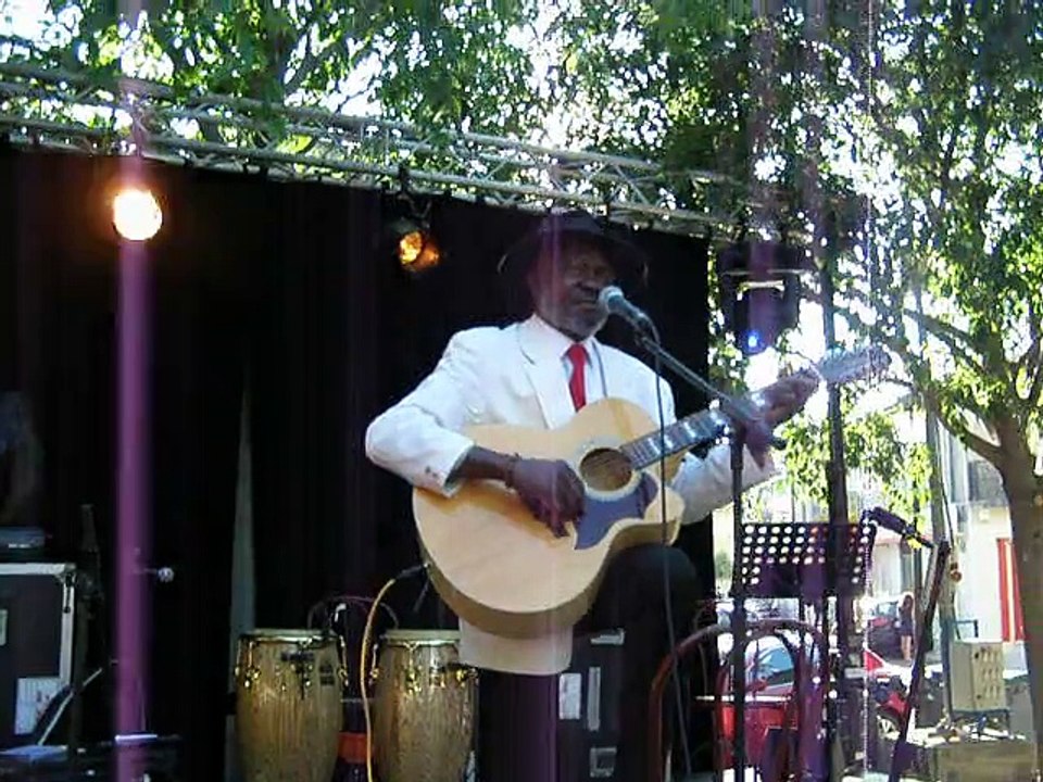 LES FEUILLES MORTES . CHANSON DE PREVERT . GAINSBOURG SUR VERSION ZOUK MUSIK PAR ZOGO D EWONDO . FETE DE LA MUSIK . NIME