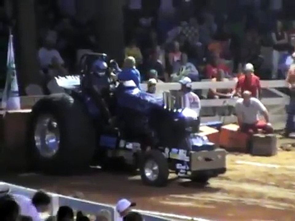 "Da Bomb" Tractor Pulling