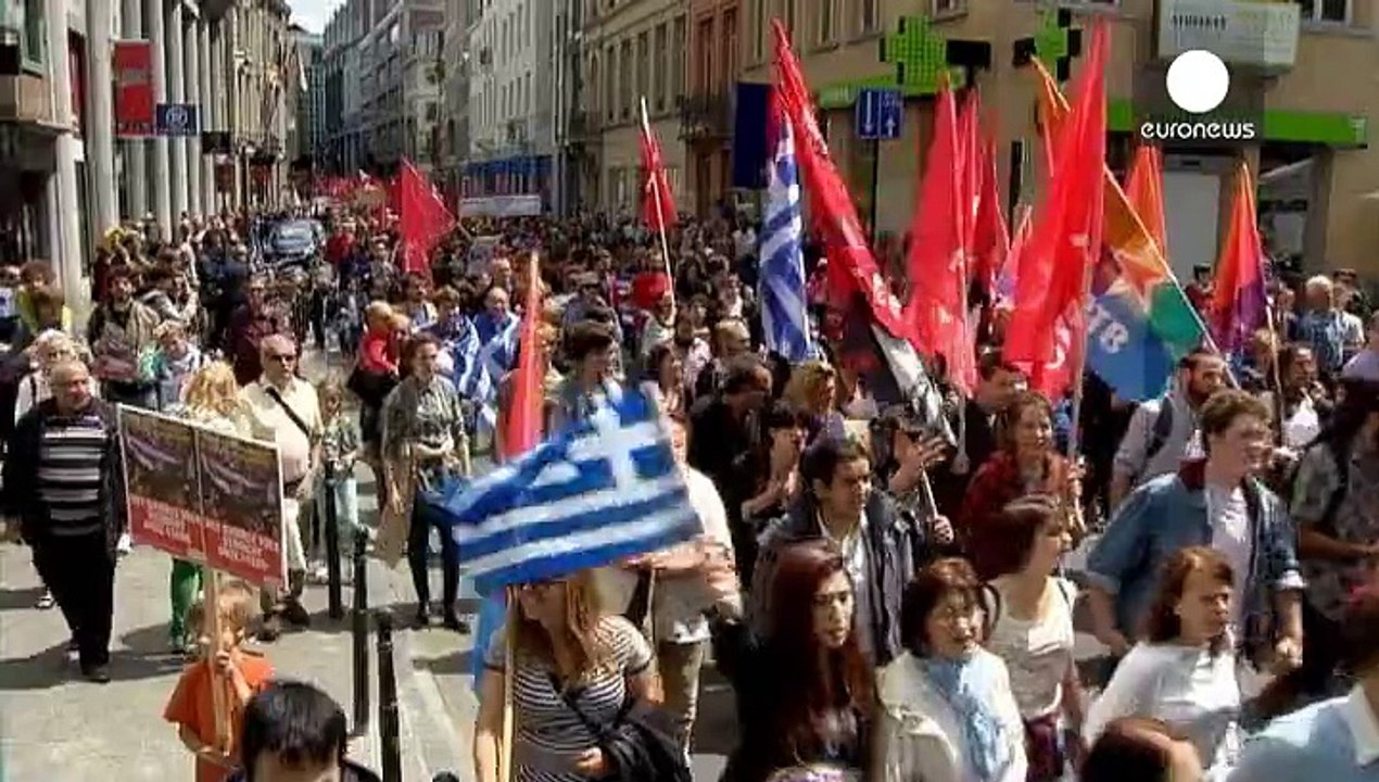 Ungerechtes Sparen - Bürger in Brüssel solidarisch mit den Griechen