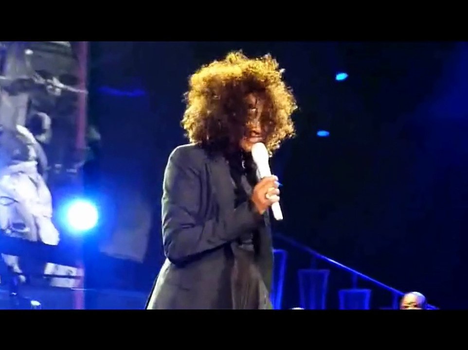 Whitney Houston : TOUR 2010 MEDLEY 1