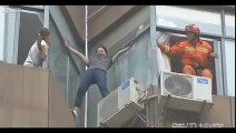 Brave Chinese Hero Saves a Suici-dal Woman From The Brink