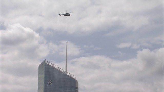 Pose du mât de la tour Incity à Lyon