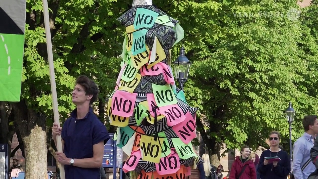 Lara Schnitger: Suffragette City (Performance) / Art Basel in Basel 2015