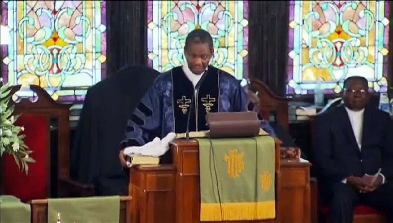 A Charleston, des chants et des larmes pour la première messe depuis la fusillade