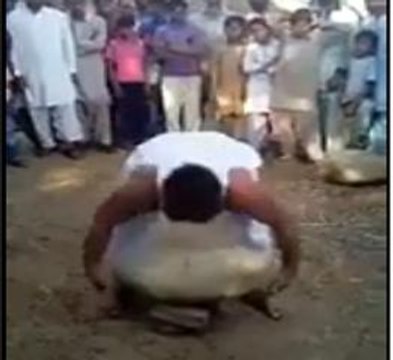 Iss admi ka power check karay, pakistani talent, urdu funny videos, punjabi funny videos, pakistani videos, indian video