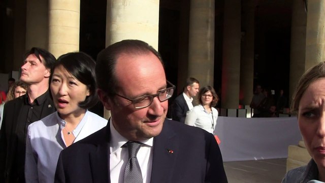 François Hollande fait une apparition à la fête de la musique