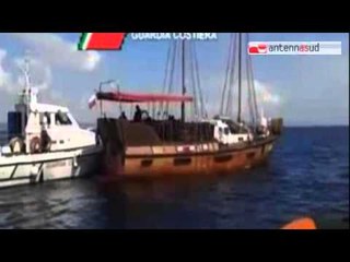 TG 25.05.15 A Gallipoli sbarcano 75 migranti. In manette i tre scafisti