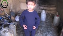 طفل في ريف دمشق لم يأكل منذ يومين  حلمي رغيف خبز 15 01 2014