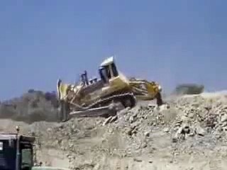 Bulldozer Komatsu D475 A3.flv