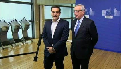 Bras dessus, bras dessous, Tsipras et Juncker affichent leur entente à Bruxelles