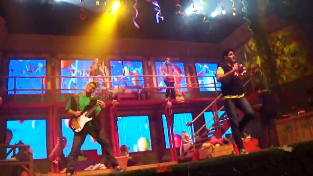 Topa y Muni (en el Teatro) La Banda de la Rima- Atrapada- Pasitos en Vivo 2012 HD