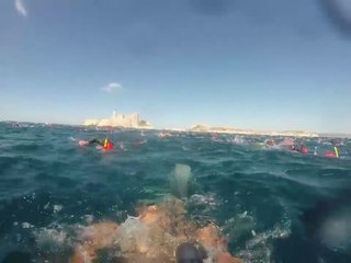 Camera embarquée dans le grand bain du Défi Monte Cristo avec Alain Saragas