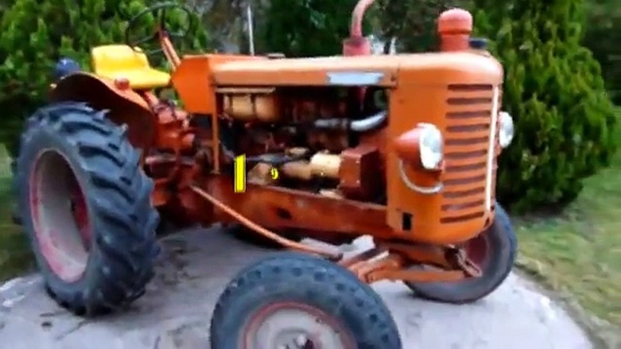 Vieux tracteur agricole
