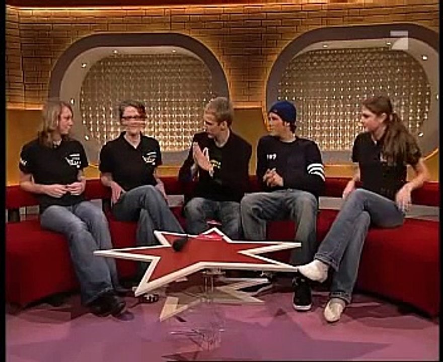 Oliver pocher Spielt Counter-strike,Mit eine Frau :D