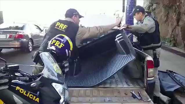 PRF descobre maconha e crack em fundo falso de caminhonete na Ponte da Amizade