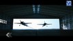 Deux avions traversent un hangar côte à côte. -  Le Rewind du Lundi 22 Juin 2015