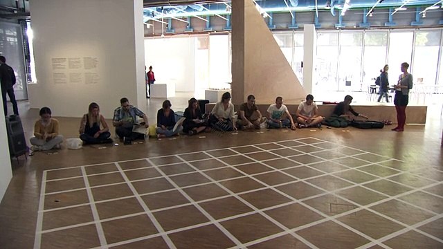 Performances Fluxus - Partie IV : Les jeux du quotidien - Performances réalisées dans le cadre de Un Nouveau festival 2015 / Tangram Posture