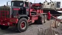 Camion più grande del mondo cade nel burrone