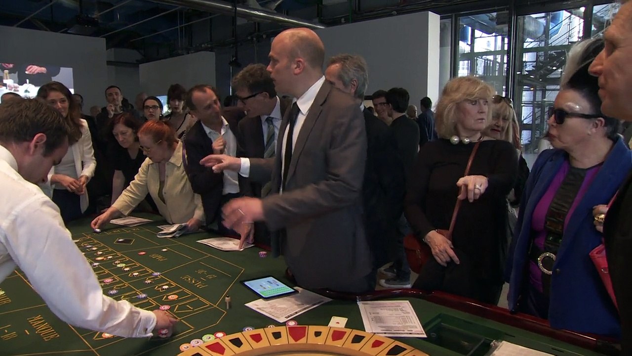 Michel Aubry : La roulette française (1992) - Performance réalisée dans le cadre du vernissage du Nouveau festival 2015 / Air de jeu - le 15 avril 2015