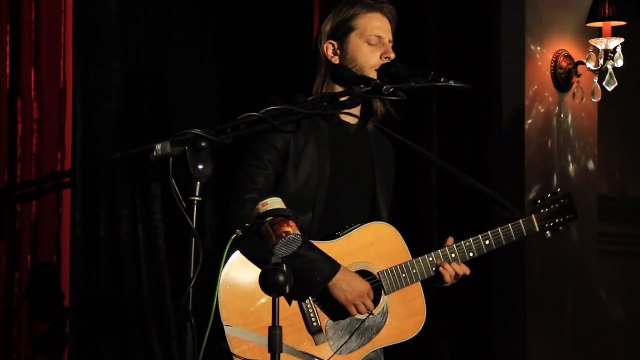 Radiohead - Weird Fishes / Arpeggi (acoustic cover with loop station)