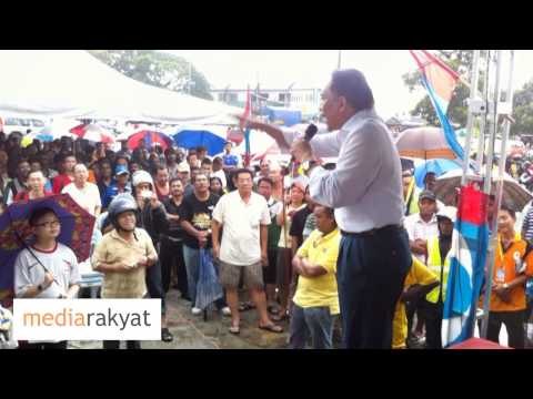 Anwar Ibrahim Menyanyi Dalam Hujan Dengan Rakyat