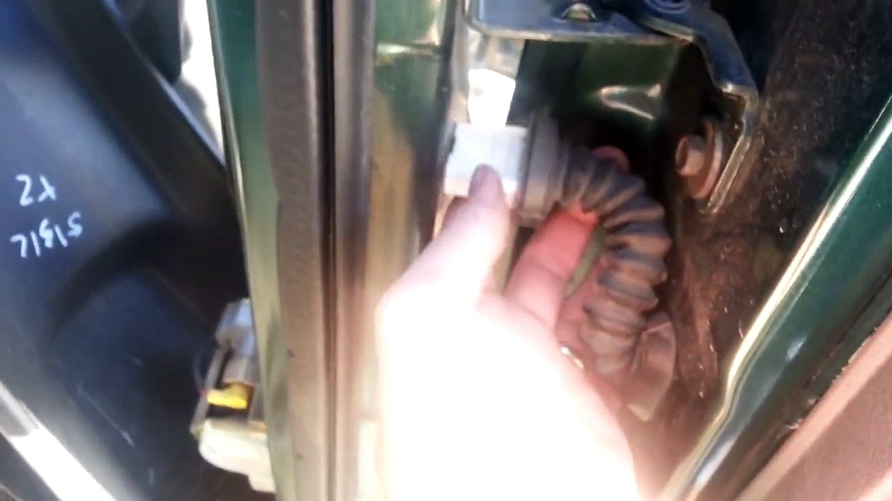 02 Dodge Ram 1500 Quad Cab - broken rear power locks, speaker, window motor.