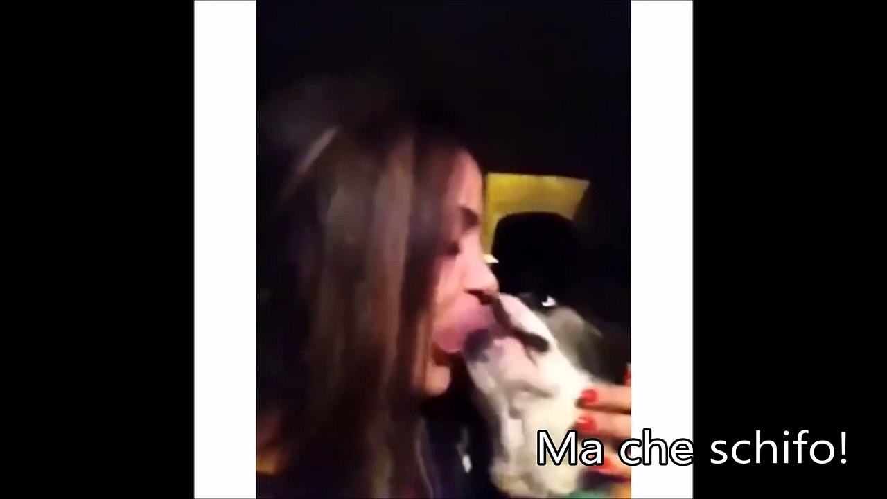 Ragazza limona con un cane