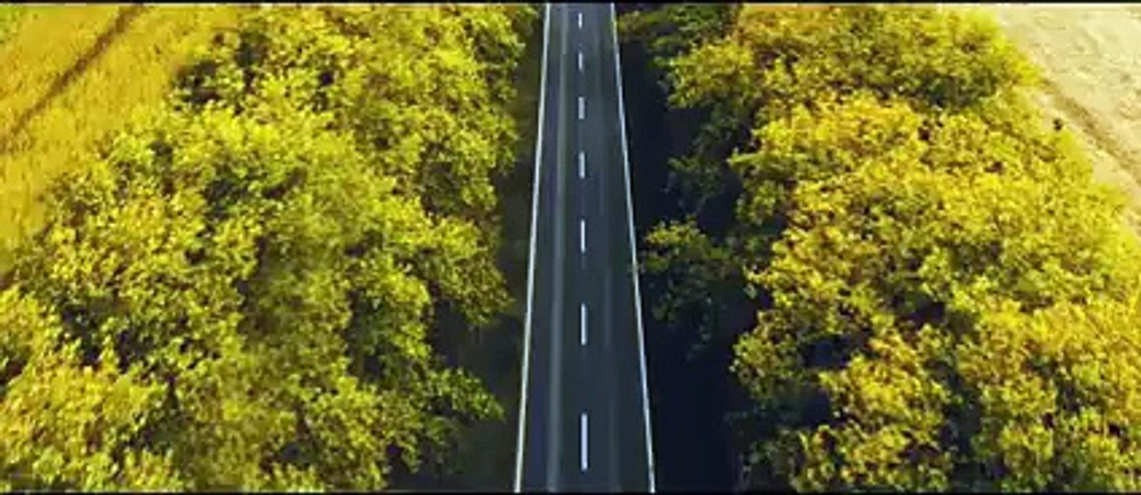 سام سنگ محفوظ ٹرک، جس کے پیچھے لگی اسکرین پیچھے آنے والے ڈرائیور کو ٹرک کے آگے کا منظر دکھاتی ہے تاکہ کسی ممکنہ حادثے سے بچا جا سکے۔