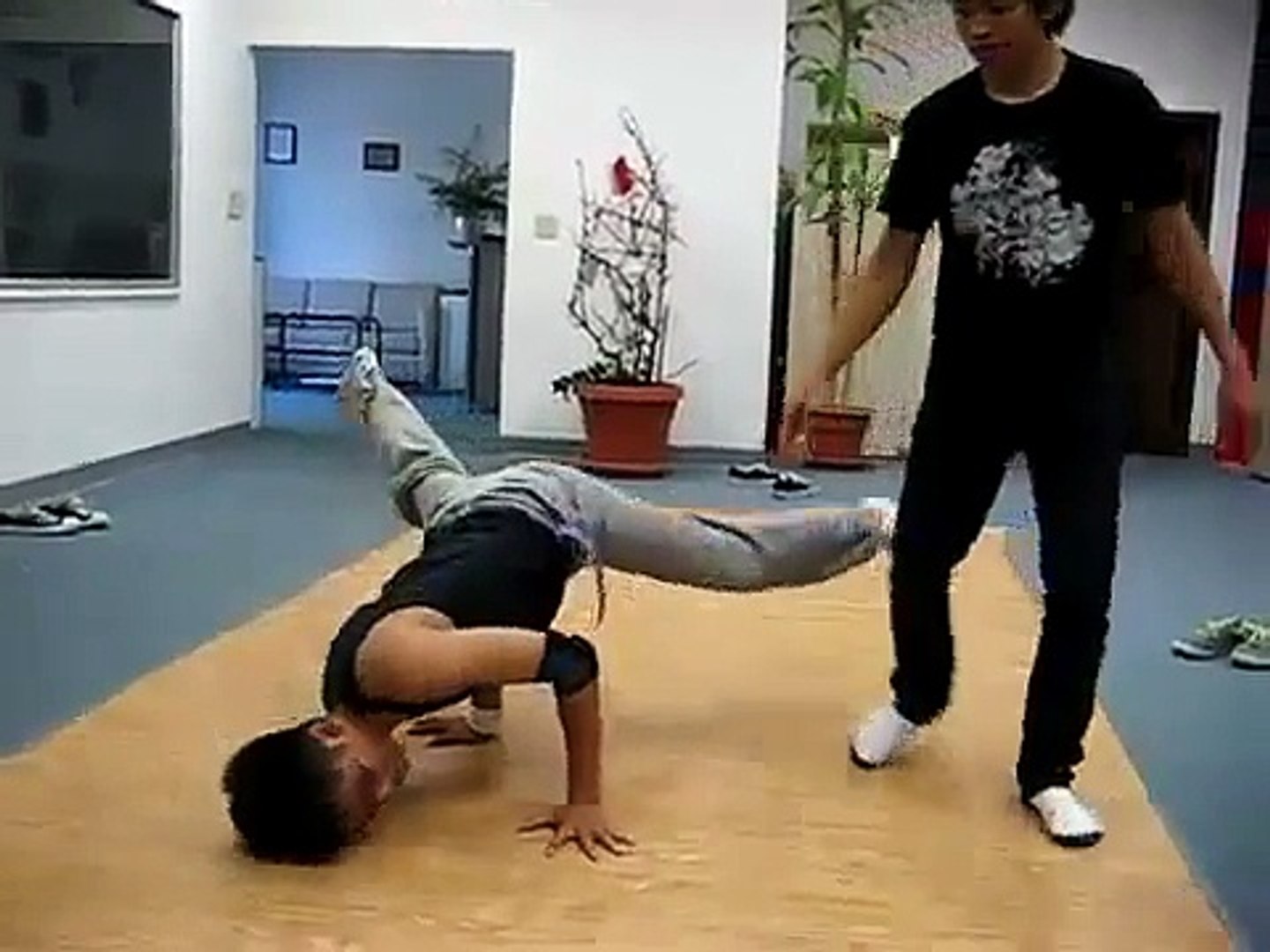 How To Do The Windmill How To Breakdance Step By Step How To Breakdance