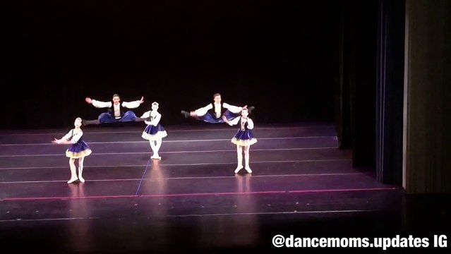 Maddie Ziegler & Kendall Vertes en pointe @ ALDC Showcase