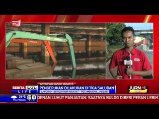 Menanggulangi Banjir, Pemkot Jakbar Mengeruk Saluran Penghubung