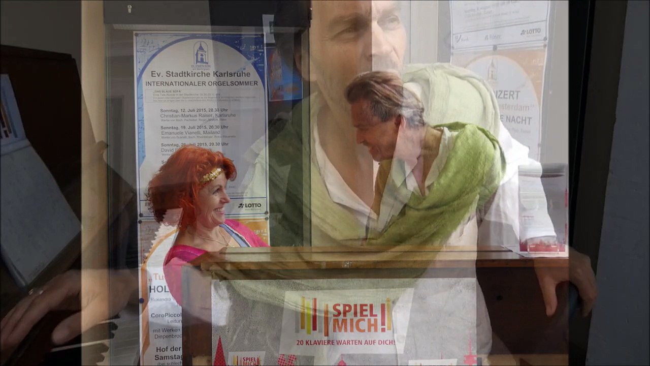 Musen-Flashmob in Karlsruhe Marktplatz vor Stadtkirche - Tanz: Inanna - Musik: Horalu - SPIEL MICH Projekt