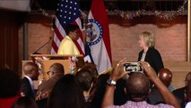 Clinton praises US retailers for removal of Confederate flags