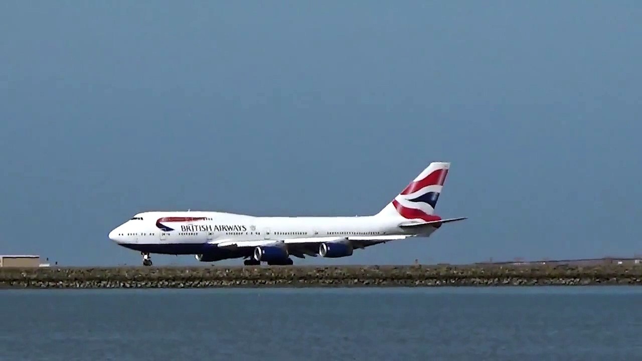 British Airways Boeing 747-400 G-BNLK takeoff at San Francisco international airport