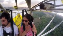 Mira la reacción de este hombre al ver un gato arriba de su avioneta