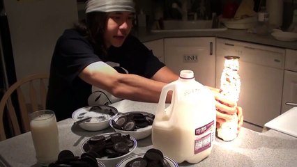 200 Oreo Tower Challenge (12,000+Cals)