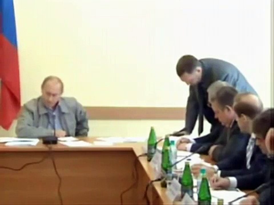 【おそロシア】プーチン首相、ペン放り出して財閥社長を震え上がらせる【激おこプーチン丸】