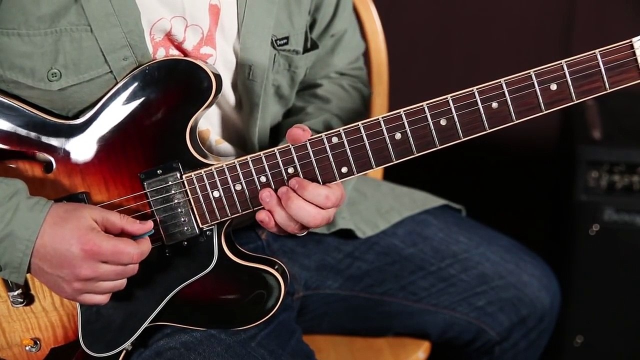 B.B King Style Guitar Lesson - Soloing With the B.B. Box - Blues Rock Guitar Soloing Lesson
