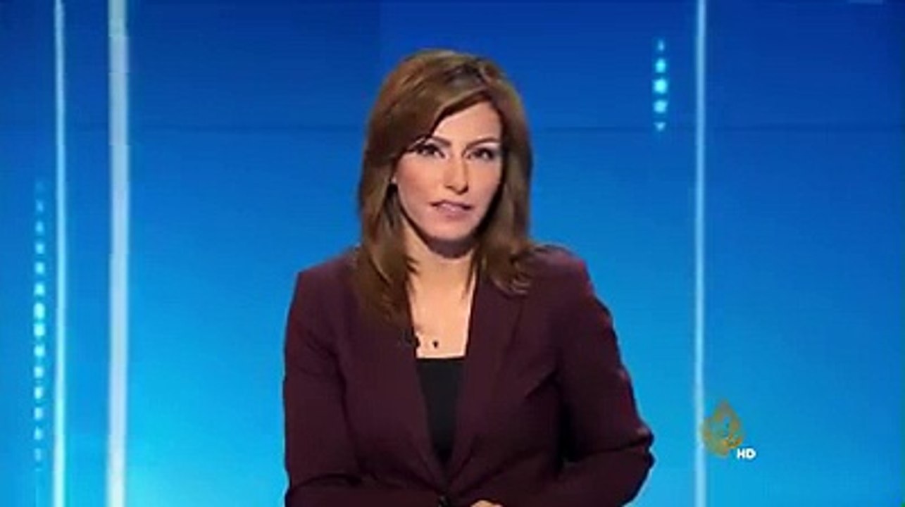 أطباء يجرون عملية جراحية لإنقاذ حياة أفعى طولها 5 أمتار.