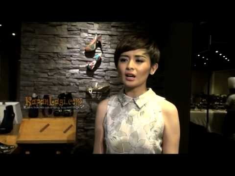 Bisnis Sepatu, Joanna Alexandra Buka Website Resmi