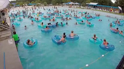 YouTube: ¿Distingues al niño que se ahoga entre la multitud?