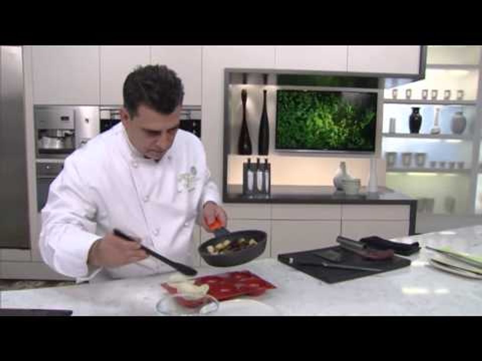 Raviolis de poma amb botifarra negra i reducció de ratafia