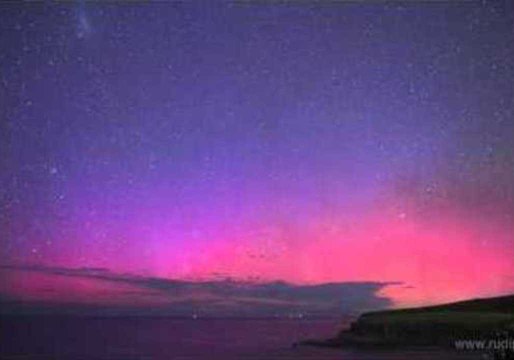 Aurora Australis Gives Vivid Light Show Over New South Wales