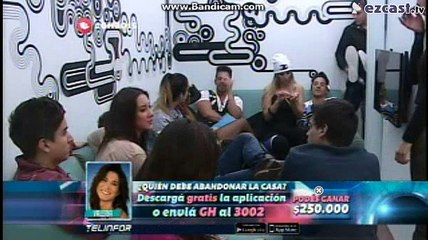 Todos juntos en el cuarto del pasillo madrugada del lunes 22